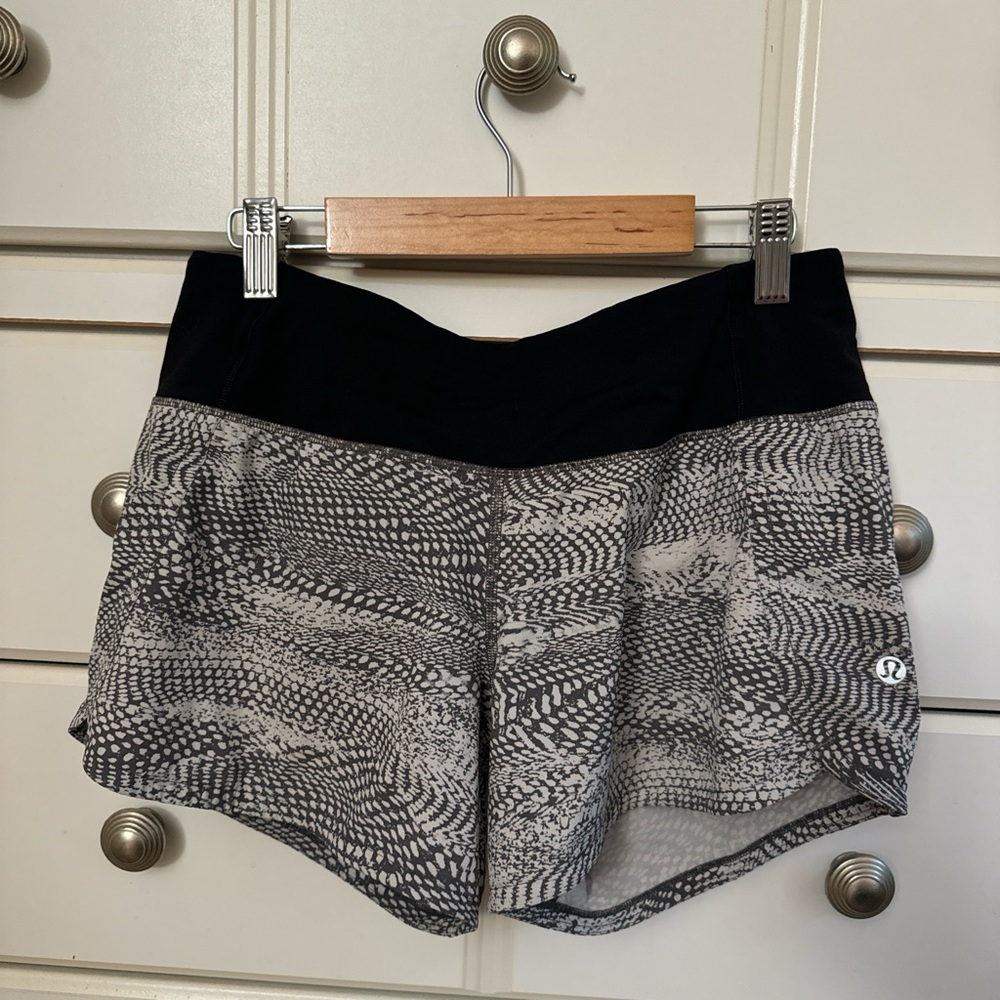 Lululemon run time shorts size 4 snakeskin print